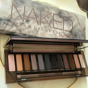 🤑4 for 150🤑Urban decay naked smoky